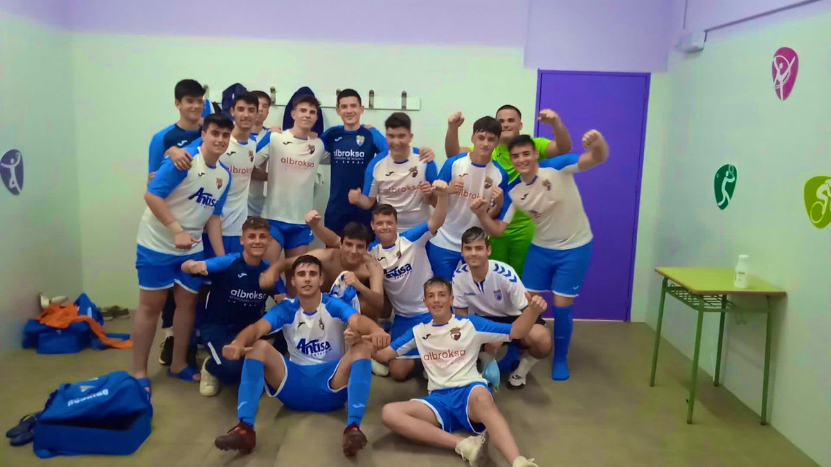 CDZarceno's tweet photo. Nuestro Juvenil culmina la temporada endosando una goleada al @AtleticoRomano “A” 

‼️Enhorabuena‼️ 💪🏻😉🙌👌🔝⚪️🔵⚪️🔵  CHAVALES 🔝👌 https://t.co/MnqMkR0tMv