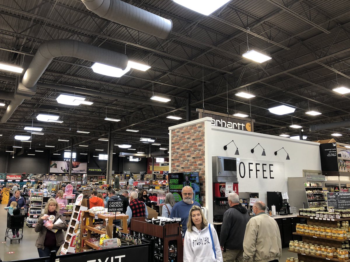 babe4lyfe's tweet photo. Considering buying a house just so I can shop here #takeallmymoney #ChargeScavengerHunt 

@CantonCharge @HartvilleHrdwr https://t.co/QEj2fxw9pg