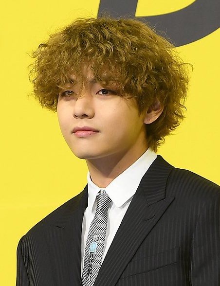 taecember_v's tweet photo. @BTS_twt Now??
#KimTaehyung #InstagramKingV #7MHeartsForV ❤️❤️ https://t.co/mVGAblqcam