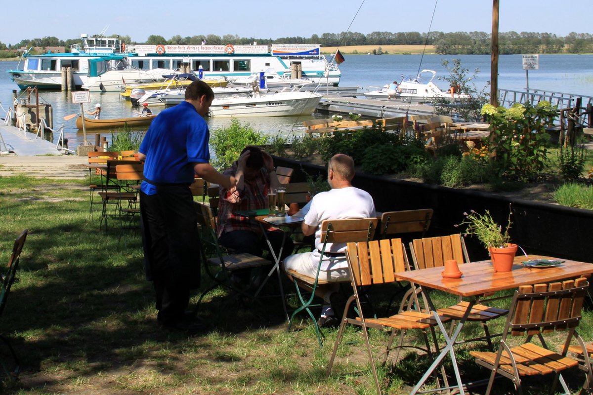 MueritzReise's tweet photo. Rotunde bei den Müritzfischern in Damerow #MecklenburgVorpommern #MecklenburgischeSeenplatte #Müritz #MüritzReise #MeckPomm #AufnachMV #MVtutgut #1000Seen #Urlaub #Reisen #Ferien #Familienreise #UrlaubmitKindern #Travel #Müritzfischer #Rotunde #Damerow #ReedereiPickran https://t.co/PpwALQirhv
