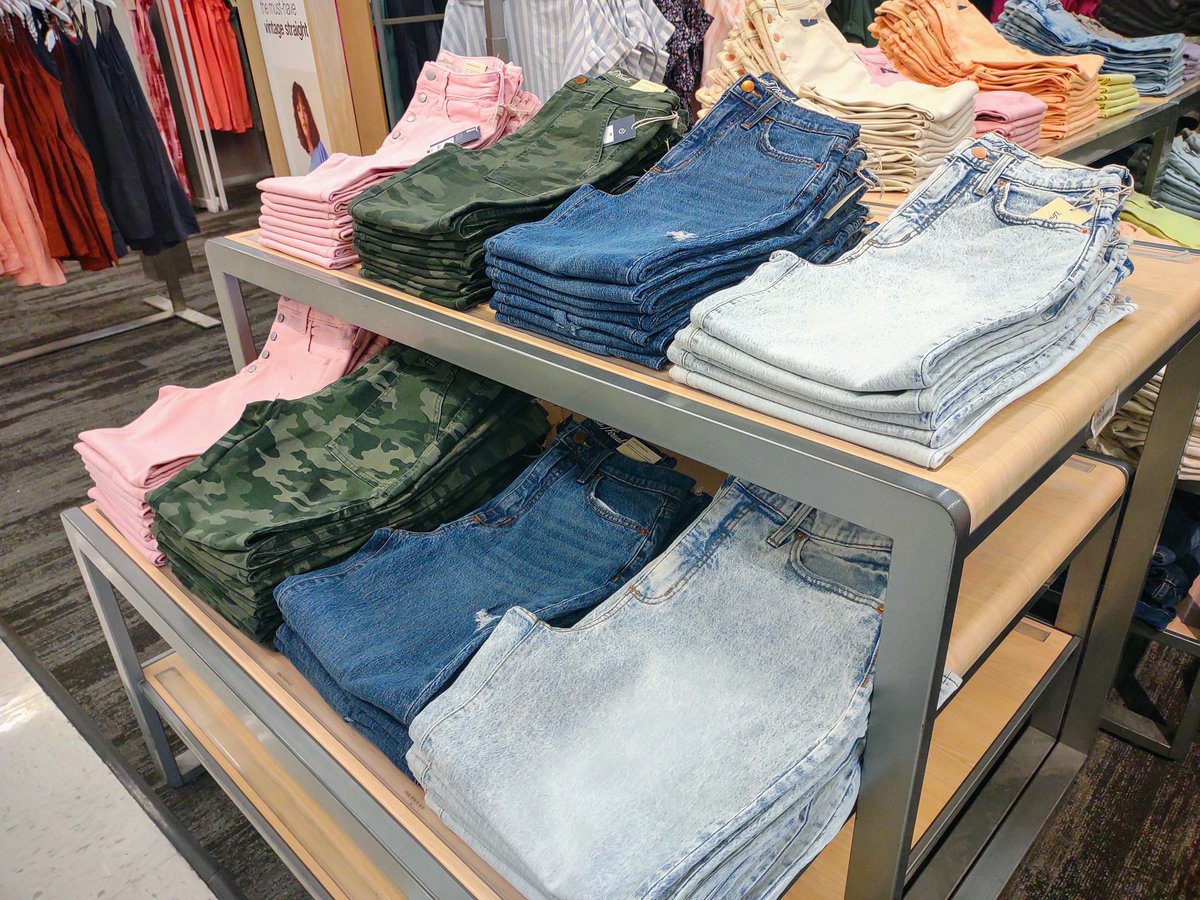 Shout out to <a href="/lexi_garciaa/">lexi</a> for her gorgeous denim folds😍 #SlayThoseStandards #theHill <a href="/settoselltarget/">Heather Fountain</a> <a href="/JenniG_1989/">𝓙𝓮𝓷</a> <a href="/TheRealKO3/">Kiel Ethridge</a> <a href="/aleahmarie19/">Aleah Jacinto</a>