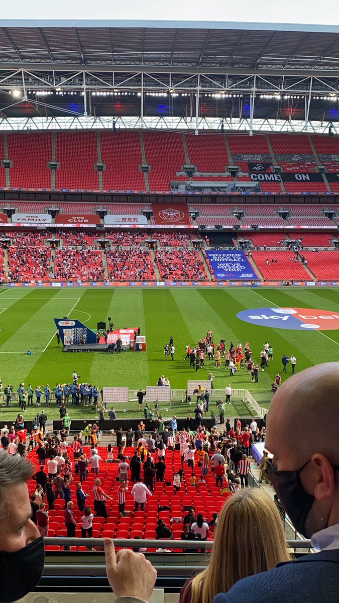 luke🐝 tweet media