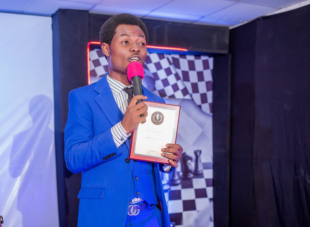 FawoleAwards's tweet photo. Olawale Peter Oyeleye has been Amazing!
He was:
•Arbiter of the Year in 2016
•Arbiter of the year in 2017
•Tournament Director of the Year in 2018
•Man Arbiter of the year in 2018
#TheJohnFawoleChessAwards #TJFCA #NigeriaChessAwards #ChessInNigeria #ChessGlam https://t.co/kZQ4w6uz28