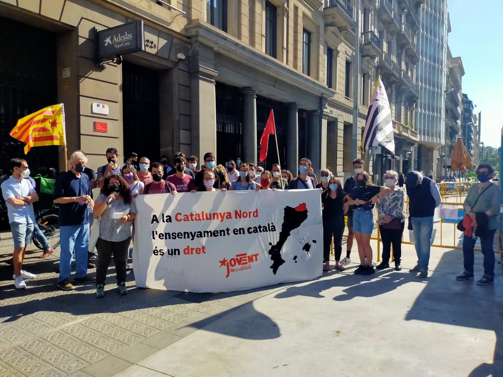 ⚠️ L’Estat francès pretén carregar-se el català i la resta de llengües minoritzades de França, aquest lingüicidi s’ha d’aturar!

La nostra llengua no es toca! 🙅‍♀️