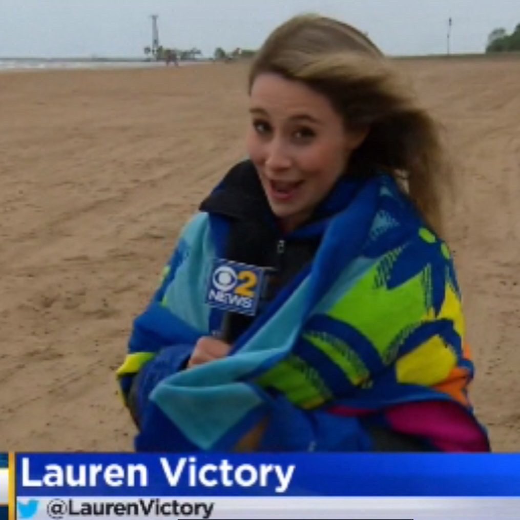 LaurenVictory's tweet photo. SAN(D)S HAT...
@cbschicago beach live shots are fun, they said. Even when it’s 46 degrees, raining and windy, they said. 😑😂🌬
#lifesabeach #beach #beaches #chicagobeaches #montrosebeach #montrosebeachchicago #livetv #tvnews #tvnewslife #tvnewsreporter #tvreporters #liveshot https://t.co/sSgqPx2QqK