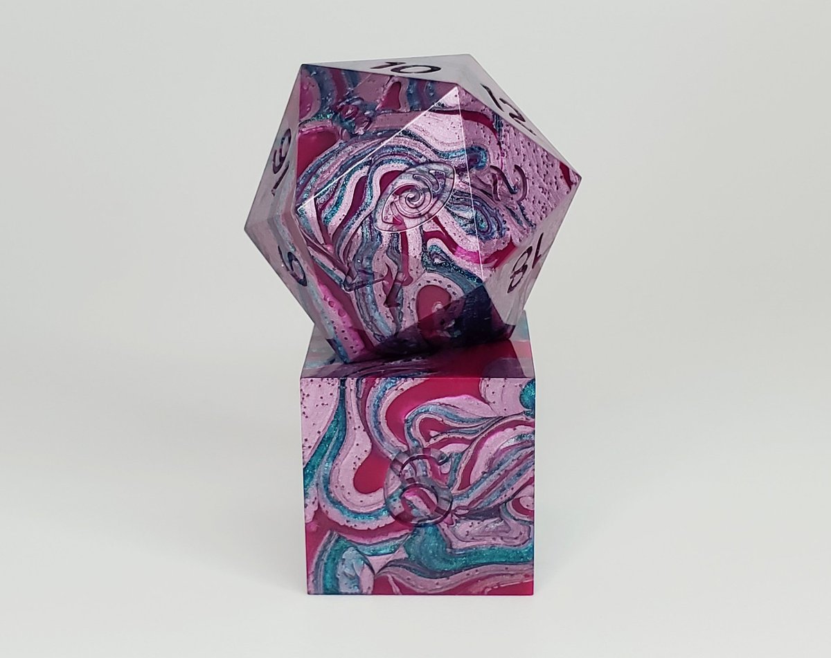 Apparently I am not quite done spamming your feeds with dirty singles. These particular dice may look bubbly, but I promise they are glossy and smooth.
Is this a style you guys would like to see more often from me? Perhaps in full sets? Let me know!