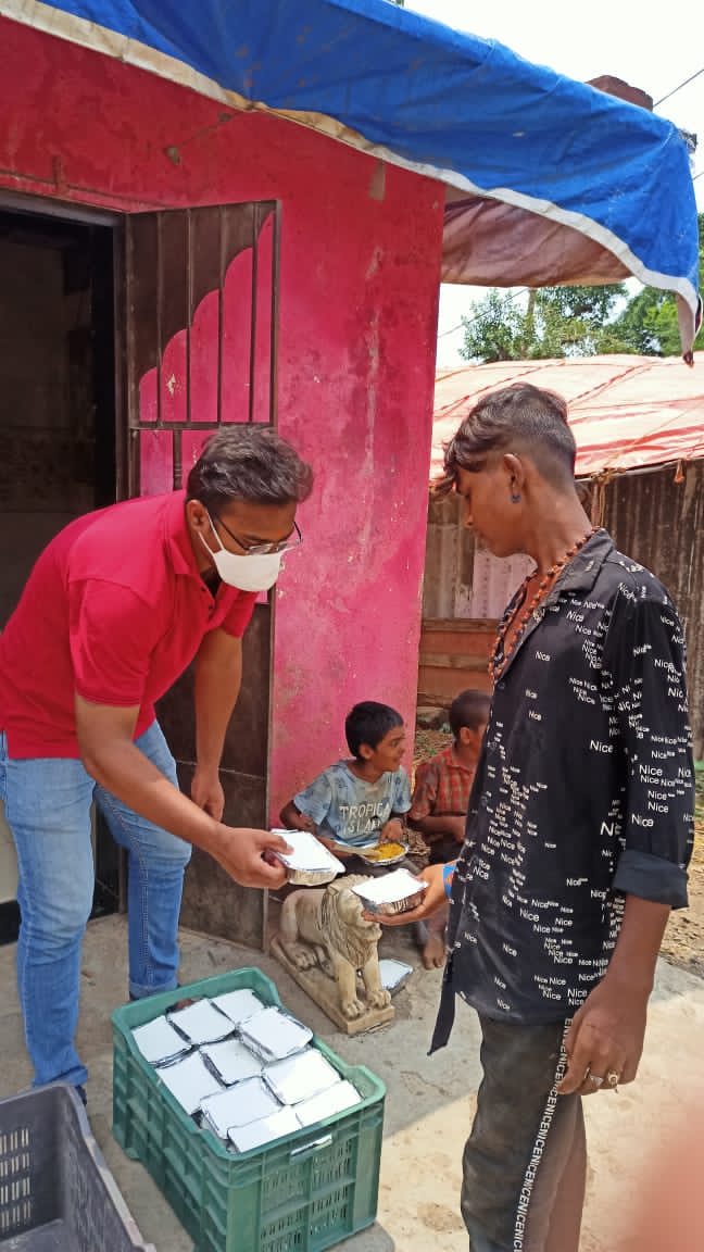 YoungistanArmy's tweet photo. #Food_Distribution_Drive
Today Youngistan Army with Support of Khaana Chaiye Foundation distributed food at:

1) Blind Association
2) Shiv Mandir Slum Area
3) Near Shiv Mandir Temple
4) Ulhasnagar Sky Walk
5) Ulhasnagar Railway Station https://t.co/L1y07sCf2K