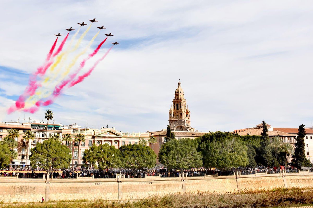 Ballesta_Murcia's tweet photo. Tierra, Mar y Aire. Los tres ejércitos son acogidos con los brazos abiertos en nuestra querida Región de Murcia. Siempre al servicio de España.
🇪🇸
Feliz Día de las Fuerzas Armadas. ¡Viva España! #DIFAS21 https://t.co/3Af5sxdevf