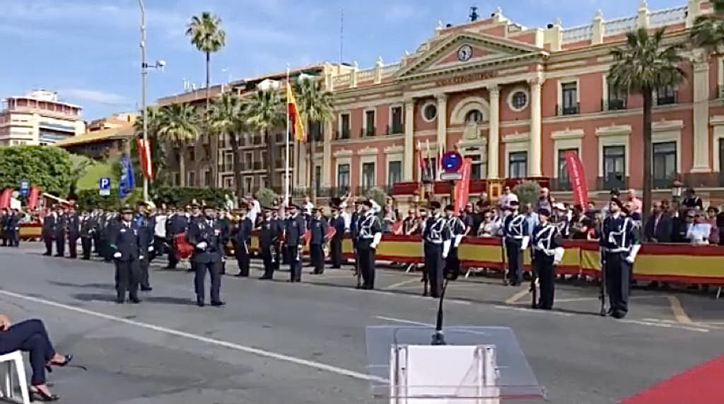 Ballesta_Murcia's tweet photo. Tierra, Mar y Aire. Los tres ejércitos son acogidos con los brazos abiertos en nuestra querida Región de Murcia. Siempre al servicio de España.
🇪🇸
Feliz Día de las Fuerzas Armadas. ¡Viva España! #DIFAS21 https://t.co/3Af5sxdevf