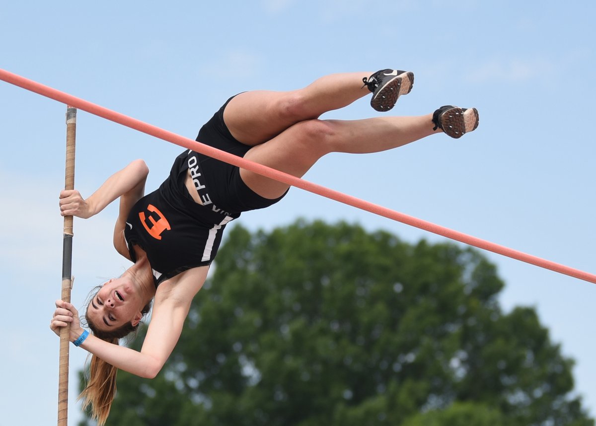 Jacqueline Frist of <a href="/EnsworthTrack/">Ensworth Track & Field</a>'s pole vault of 11'6" was the highest bar cleared at the <a href="/tssaa/">TSSAA</a> girls' state track meet last week. Full recap - sportsnashville.net/2021/05/29/tss…