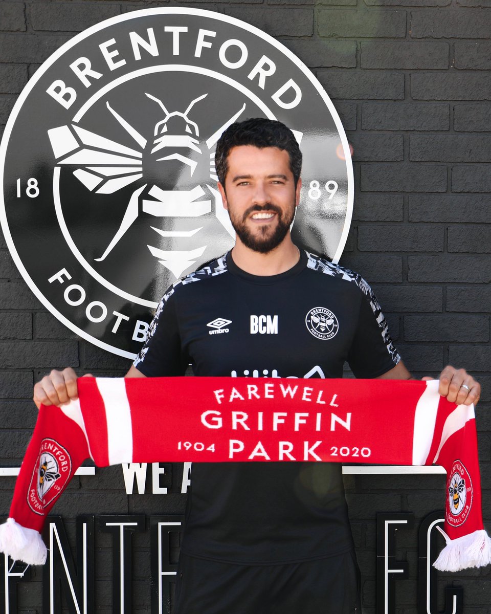 Después de trabajar en inteligencia deportiva de Chivas, salió del país buscando abrir nuevos caminos. Fichó por Brentford como estadista táctico. Y hoy, en su primer año allá, está celebrando un ascenso a la Premier League. Muchas felicidades al mexicano <a href="/BerCuevaM/">Bernardo Cueva</a>. ORGULLO.