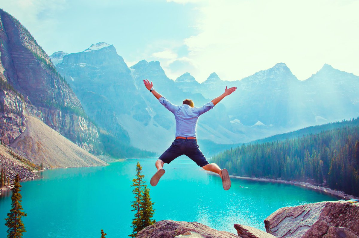 yonetravels's tweet photo. Enjoy that amazing moment at the Moraine Lake in Canada 🇨🇦
#travelwithus #travelwithyone #homewithyone #travelmore #tour #instatravel #travel #travelblogger #instaticket #exploretheworld https://t.co/OXyzDm8dJi