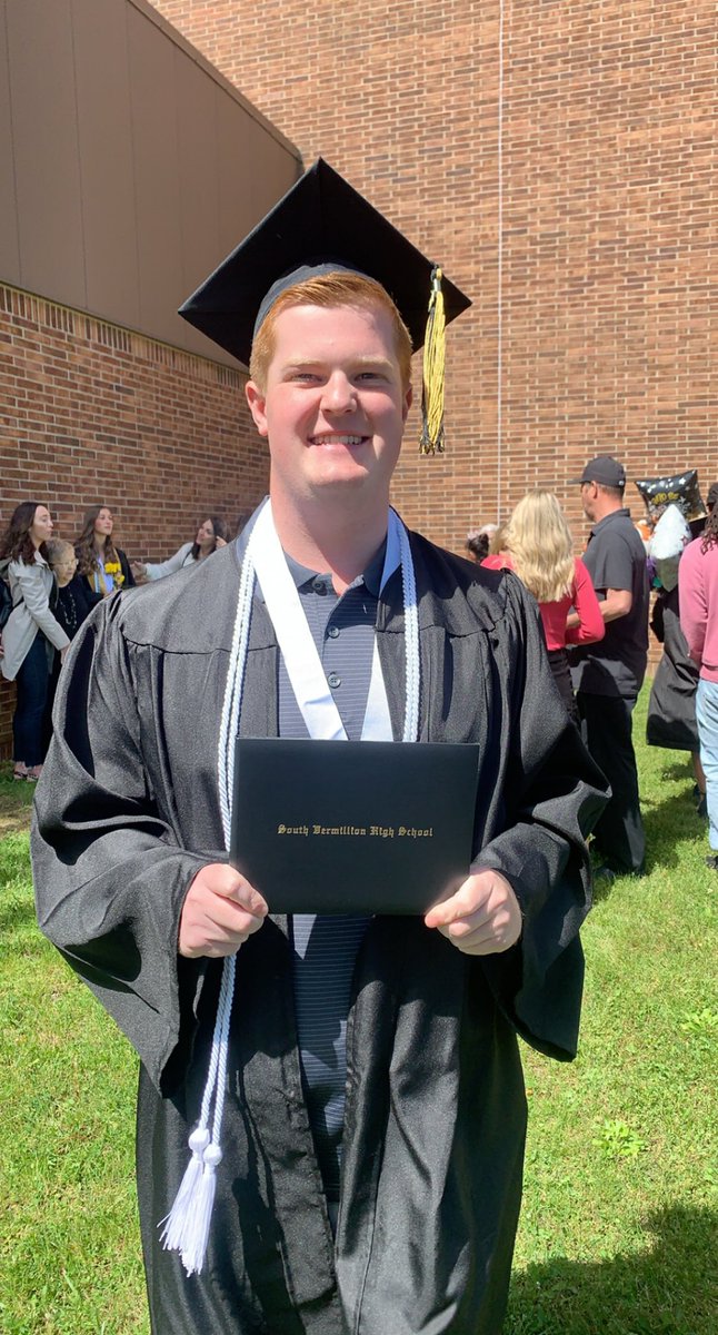 FanHines's tweet photo. To celebrate Ayden’s Graduation, we will be doing a mega giveaway. The large prize will be a free round of golf with Ayden at Idle Creek. Other winners will receive signed photos of Mr. Hines. Retweet to enter. You must follow the Fan Club as well. https://t.co/bb96IHTifp
