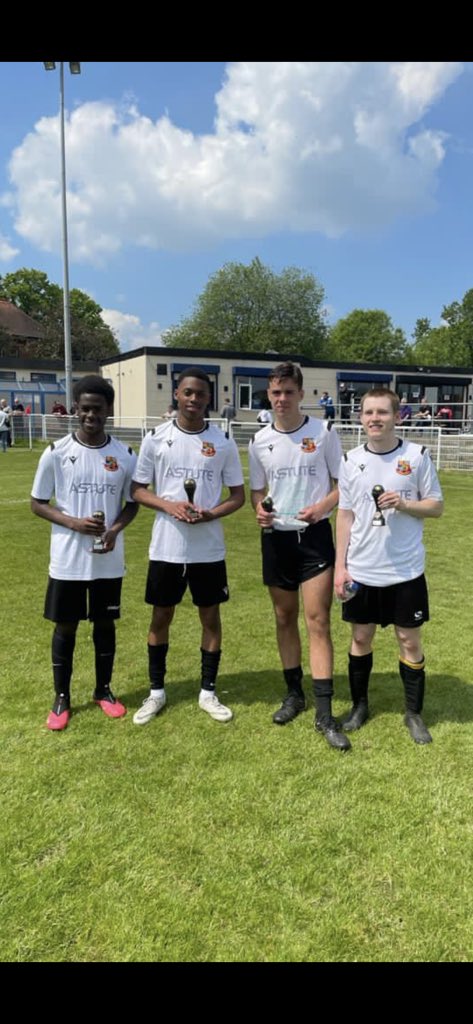 HoddesdonReser1's tweet photo. Good to see 4 young lads step up and play for the @HoddesdonTownFC first team in the Len Cordell Cup final 👏👏👏👏 #pathway #opportunities https://t.co/eO85HMEijC