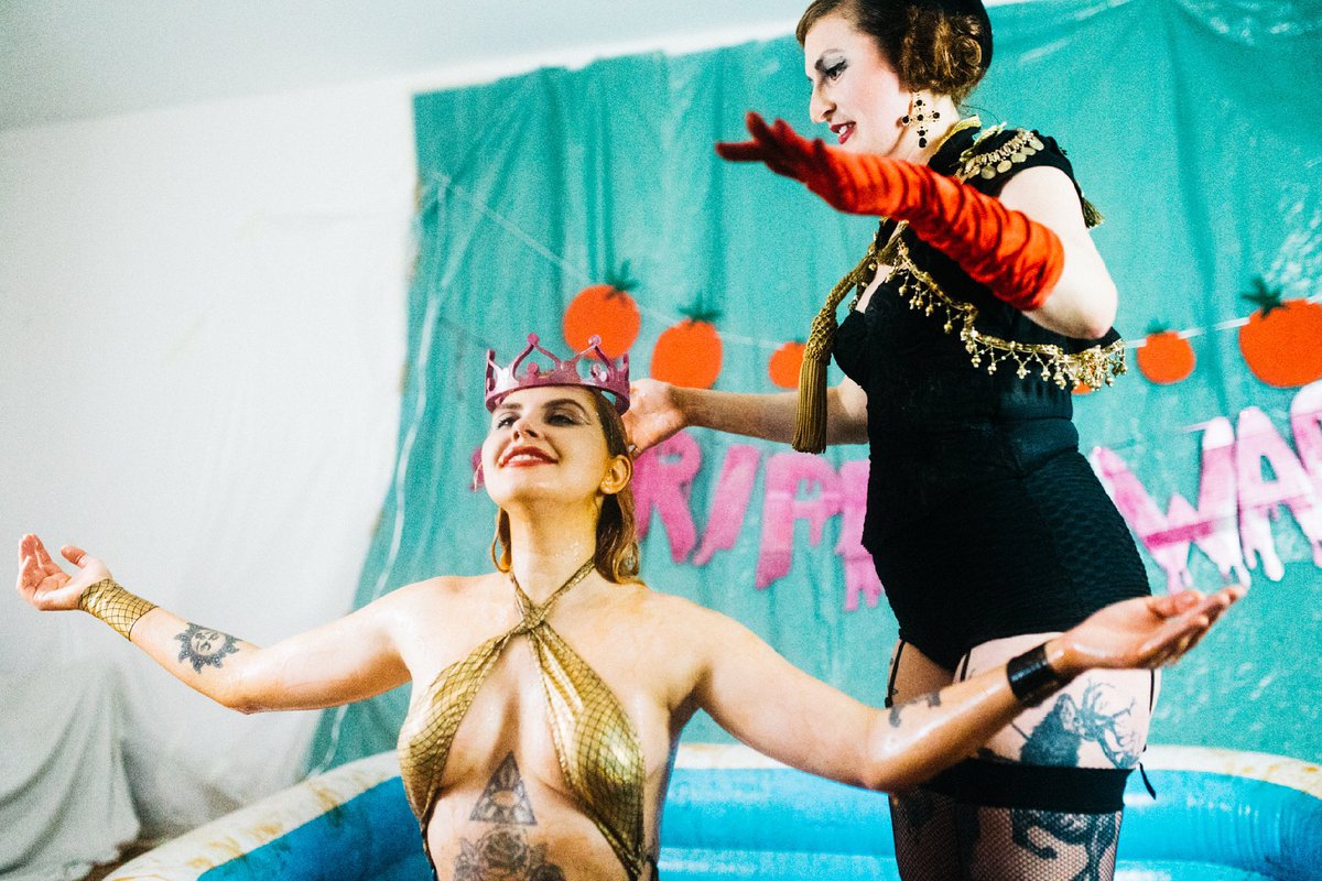 Str1pperWars's tweet photo. Crowning the winner @mercyplygrls with @fondakaos at our Tomato Squishes event. Taken by returntodust_ on Instagram https://t.co/iJyyNWdUdu
