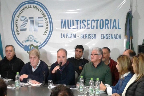 21FRegionCap's tweet photo. Con profundo dolor despedimos al compañero Miguel Ángel Díaz, Secretario General de UDOCBA y uno de los fundadores de la Multisectorial 21F Región Capital. 
Hasta siempre compañero!! Levantaremos las Banderas Siempre!!! https://t.co/HTERpQ9zqm