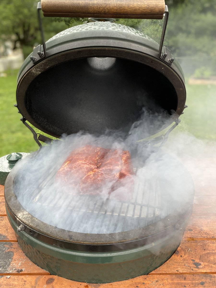 BGE_life's tweet photo. If your ass is a buster, 314 will regulate #flavortown #BGE #smokingonthatgas https://t.co/ks7PdlDCw1
