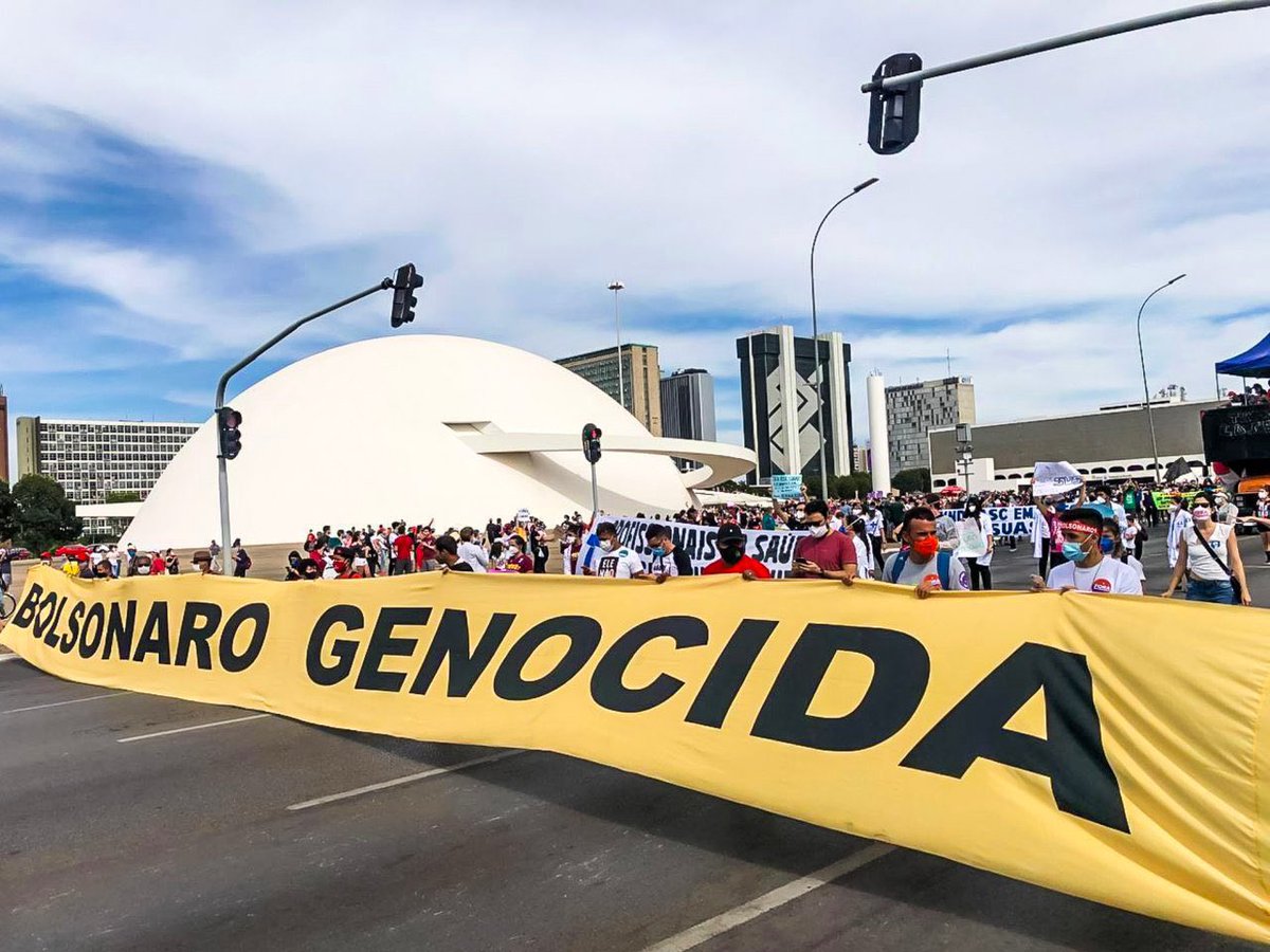 joaolucas's tweet photo. SE O POVO PROTESTA EM MEIO A UMA PANDEMIA É POR QUE O GOVERNO É MAIS PERIGOSO QUE O VÍRUS!!!! QUEREMOS VACINAAAA #ForaBolsonaro #29MForaBolsonaro https://t.co/k3MGRLjJhI