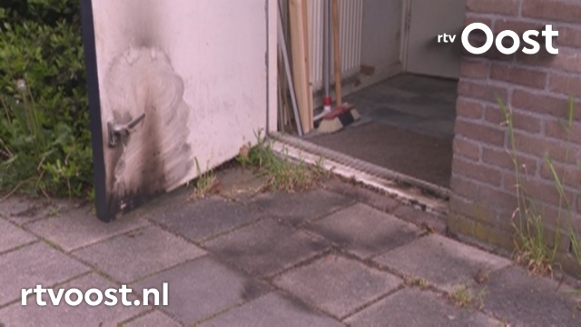 Wie weet meer over brandstichting in woning in Zwolle terwijl bewoner ligt te slapen?. #rtvoost.