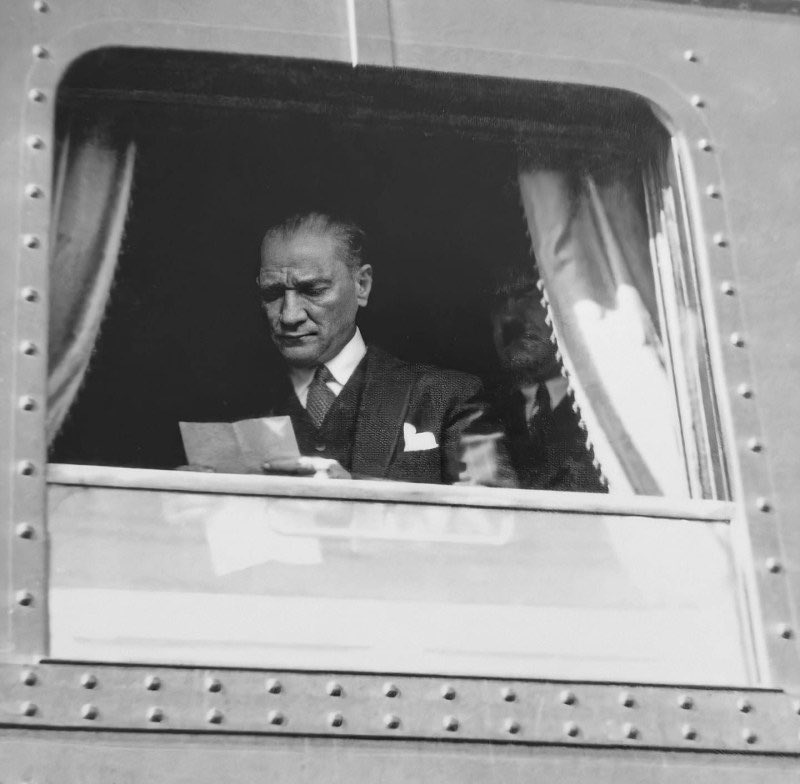 “En büyük savaş, cahilliğe karşı olandır!” (Mustafa Kemal Atatürk)