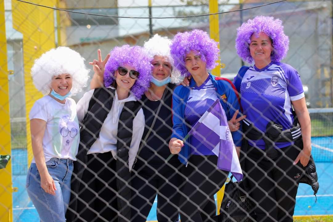 PolitehnicaT's tweet photo. How do parents of the children who are enrolled in our Academy prepare for a match? Very simple:
✔ T-shirts
✔ flags
✔ #whiteviolet wigs
✔ and yes, we confirm the last check mark: a lot of passion!
👏 Ladies, our congratulations!
#adifferentclub https://t.co/ERnFixzltc
