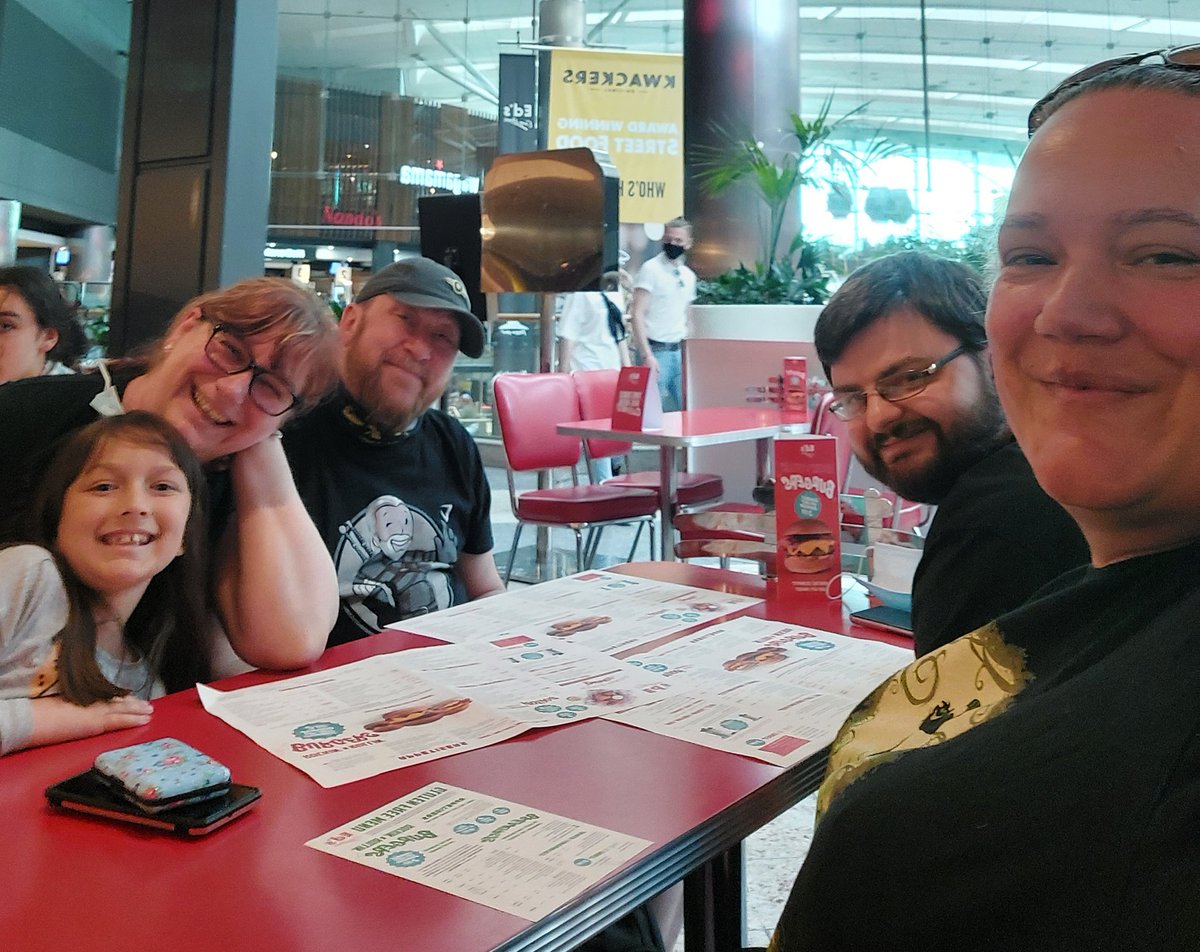 twinklemilton's tweet photo. With the #runefam first chance this year ! @EdsEasyDiner #southhampton @TracyRoshLuna @Jas_Sands @LegendNilmar and mini https://t.co/RN4JSp7sf3