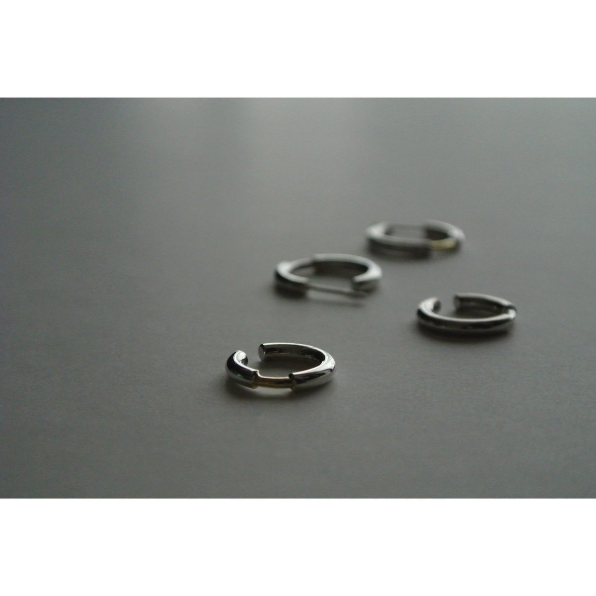 mementopattern's tweet image. 電気コード(線)の構造から着想を得たCordシリーズ。

ピアス、イヤーカフの大きさ違い、シルバーにk10が使われているものを展開しております。

#MEMENTOPATTERN
#ピアス
#イヤカフ
#イヤーカフ
#Earcuff
#シルバーアクセサリー
#silveraccessory