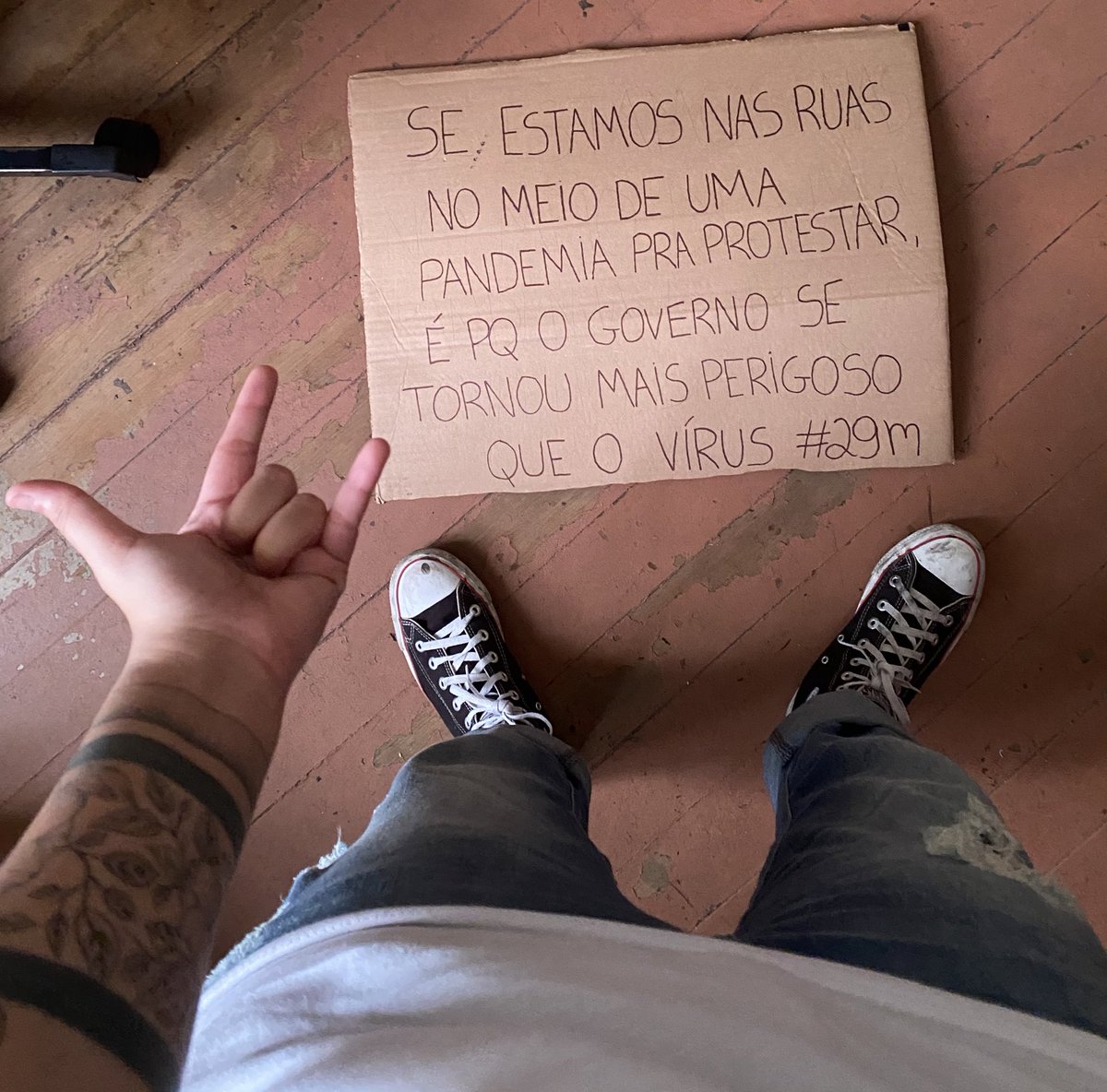 oxenoah's tweet photo. a frase impactante meus amores e lá vamos nós pras ruas protestar contra esse governo de merda 

#29MForaBolsonaro #29MPovoNasRuas https://t.co/MapUQsfalY