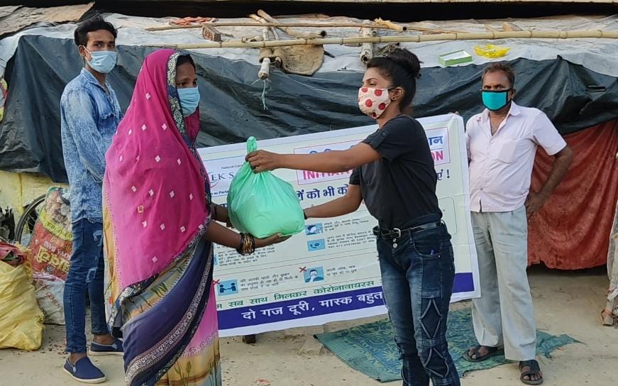 InitiativeOrg_'s tweet photo. @InitiativeOrg_ की मुहिम गरीब,निराश्रित, बेसहारा दिव्यांग नहीं रहेंगे भूखा।
इनिशिएटिव फाउण्डेशन इंडिया की ओर से जरुरतमंद लोगों की मदद हेतु चलाये जा रहे #InitiativeForChange अभियान के तहत 60 परिवारों को राशन किट सहित 96 किशोरियों को सेनेटरी पैड, सेनिटाइजर, मास्क वितरित किया गया। https://t.co/aIo1Z3k3D1