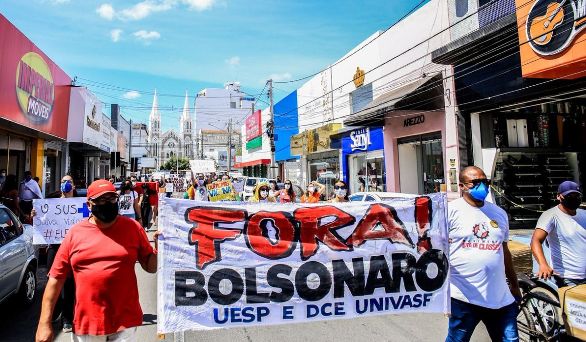 uneoficial's tweet photo. Vai timbora CARNIÇA! Petrolina (PE) é pura eloquência! #29MForaBolsonaro
Foto: Julio Veras https://t.co/hBSIZ7GepP