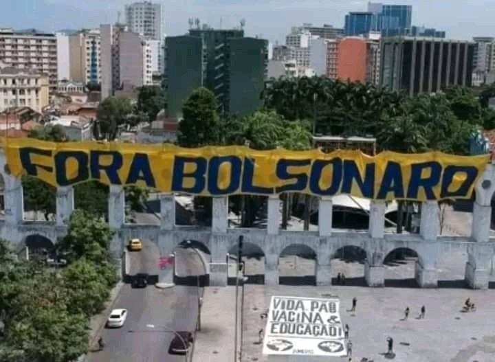 fernandapsol's tweet photo. RJ com povo na rua exigindo #29MForaBolsonaro https://t.co/zxDxhNkxRC