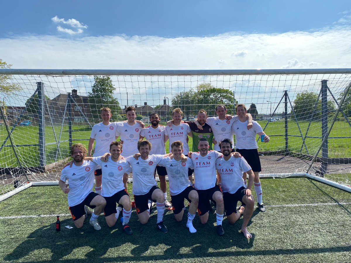 Aberdeen_London's tweet photo. ROB ROY REDS. SENIOR TWO SOUTH CHAMPIONS!!! 🏆🍻⚽️ https://t.co/TGQRSny22y