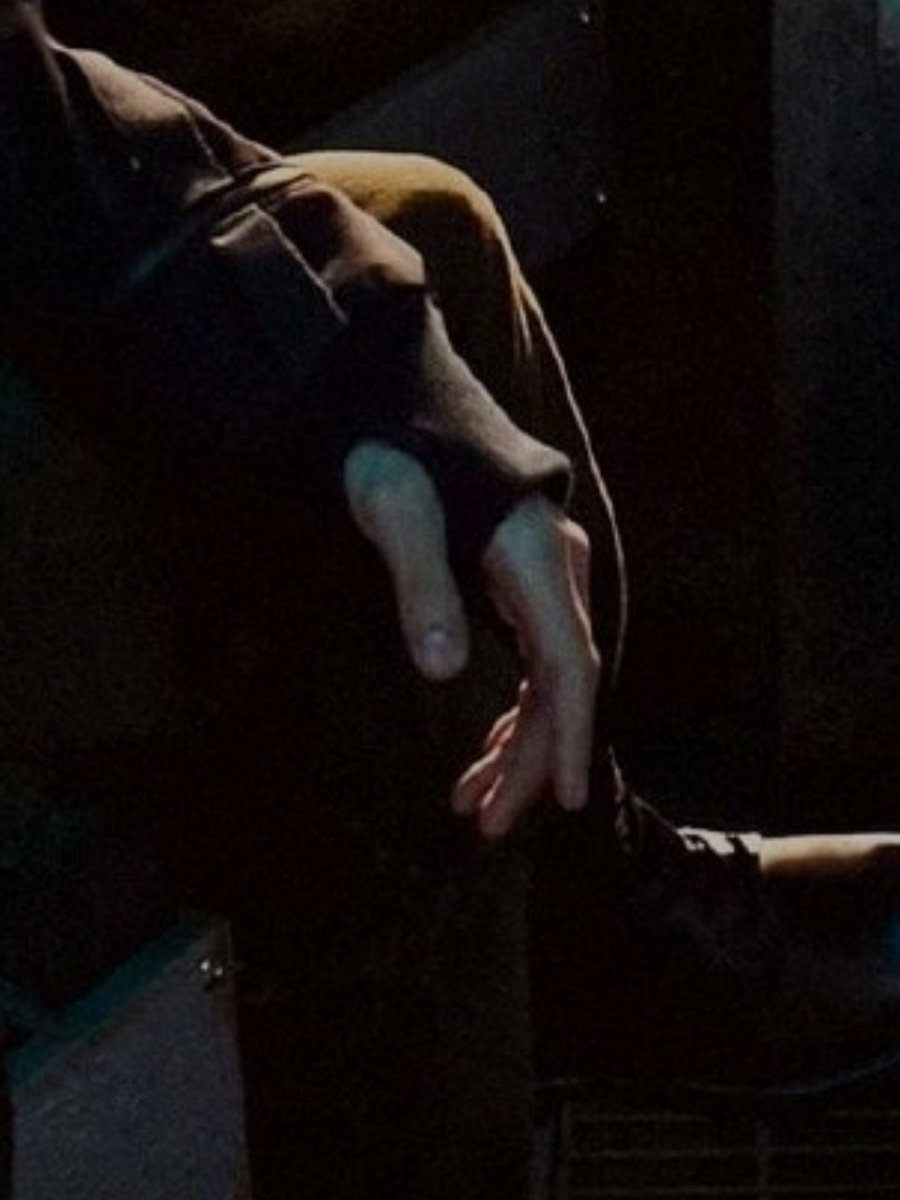 star11kathy's tweet photo. kyungsoo's hand...neck...and...
😋

#Kyungsoo_Targeted 
#Kyungsoo_OnRadar 
#DO_Targeted
#디오 #엑소 #DO D.O.
#Kyungsoo 
#도경수 
#DohKyungsoo 
@weareoneEXO https://t.co/3HVWkdHuKM