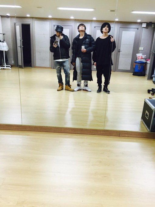 BangtanPhotos_'s tweet photo. Jimin, Taehyung y Jungkook https://t.co/FhqaZq5EWc