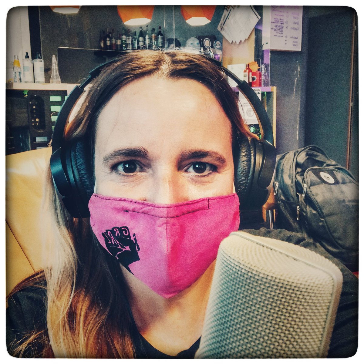 sister_magister's tweet photo. Pronta per la diretta delle 19 su https://t.co/p1kKcrraVz con @extrasistole_ dal circolo Arci Cane con @RadioGazzarra per la puntata sulle riaperture. https://t.co/sgkCHB46xp