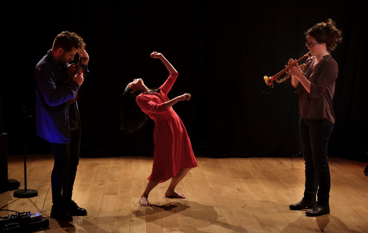JazzStGermain's tweet photo. Mardi 1er juin à 21h, découvrez la rencontre poétique et sensuelle entre la danseuse chorégraphe Kaori Ito, la trompettiste Airelle Besson et le violoniste Théo Ceccaldi @AirelleBesson @ToCeccaldi 
Votre billet 👉 https://t.co/HQoSdMmKpw
#jazz #danse #création #trompette #violon https://t.co/JswNPFmH7h