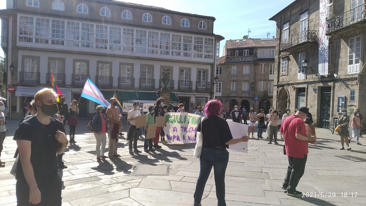 Estamos na praza do Toural acompañado ás compañeiras do <a href="/orgullo_tolo/">Orgullo Tolo</a> loitando contra a opresión das persoas psiquiatrizadas. A enfermidade mental é unha construción social