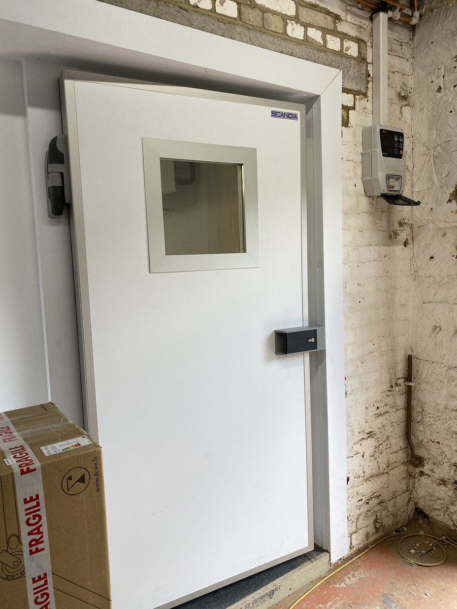 Polarcold1's tweet photo. New butchers coldroom installed at Priory Farm in their new extension. One sliding door and one hinged door with a vision panel @AFRefrigeration @jehallfridge @Priory_Farm @ScandiaRef https://t.co/5RZwKv05cL
