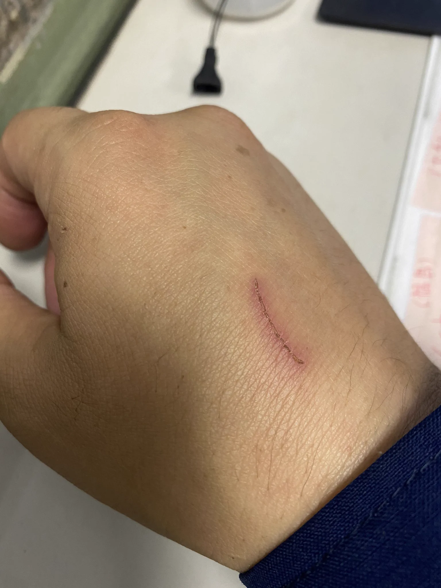 @Kirika_ma_cos （´-`）.｡oO (かわいい…この動画を観てたらいつも嫉妬に駆られたうちの猫が噛みついてきます。) 