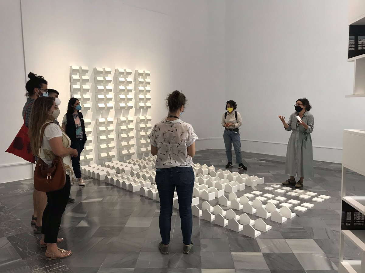centredelcarme's tweet photo. #PERMEAOBERT

💡 A partir de l’exposició "Art Contemporani de la @generalitat", els estudiants del #MàsterPermea tutoritzats per @JordiFerreiro, ens presenten diferents propostes d’exploració de les obres de l'exposició a través de pràctiques didàctiques i artístiques. https://t.co/qkCF5XjLo4