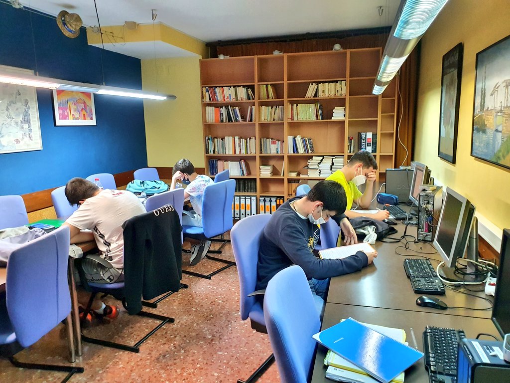 ClubNargo's tweet photo. Els de 3r - 4t d'ESO i 1r de BATX, després de participar en la competició esportiva del @ConsellLH, hem dedicat la tarda a preparar els exàmens trimestrals!
Molta sort, endavant!!
📚🙂⚽️😄 https://t.co/fzLj6yeCmv