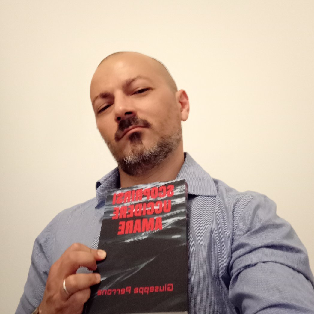 Peppe2379's tweet photo. Ho scritto un romanzo
Mi sono auto pubblicato
Non so se sia bravo a sponsorizzarlo.
Ci provo
"Scoprirsi Uccidere Amare"
#AmazonKdp #selfportrait
#book #books #libri #libro #lettura #buonlibro #letture #romanzo #romanzi #booklovers https://t.co/lstT5EN0oW