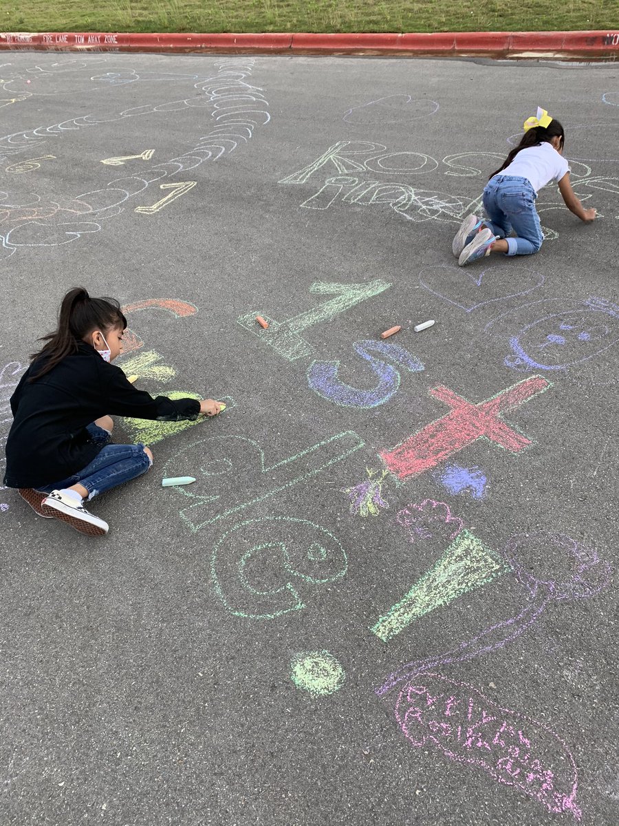 Mrs_Raveney's tweet photo. What an unforgettable and unprecedented school year, but we made it through together! Happy Summer! #WilliamsRoadrunners #WELeaveTRACKS @RoadrunnersWes https://t.co/6Z2NQV3Fcj