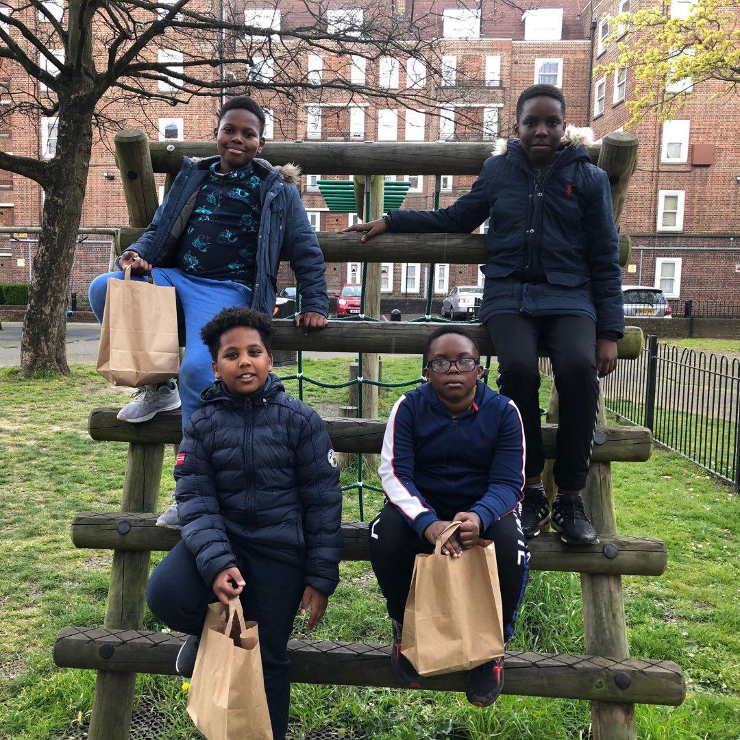 TheMentoringLab's tweet photo. Alongside going to estates in #hackney for our #GAMETIME sessions, we also prepared food bags for the young people to take back to their families.
We serve families, not just young people. 

#beneficiaries #BuildingSustainability  #SocEn #community #TheMentoringLab https://t.co/P77ATd8skR