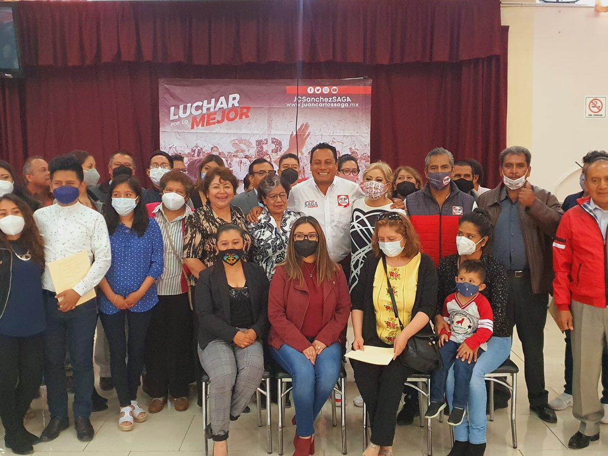 CiriloSalasH's tweet photo. Siempre tendremos una historia que contar y que escribir, hoy compartiendo retos educativos, desafíos y dificultades por las que atraviesa el magisterio de #Tlaxcala , gracias por su generosidad y hacer Patria.
#ZagaGobernador
#ProfeCirilo
#LaFuerzaDelProgreso
#VotaRSP https://t.co/L8j2V1M1fd