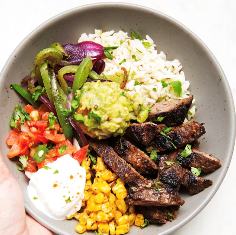 Halligans_Pub's tweet photo. Try our new Texan Fajita bowl today... spice up your Saturday! https://t.co/pR16sbtuVD https://t.co/EC1gA6JAy3