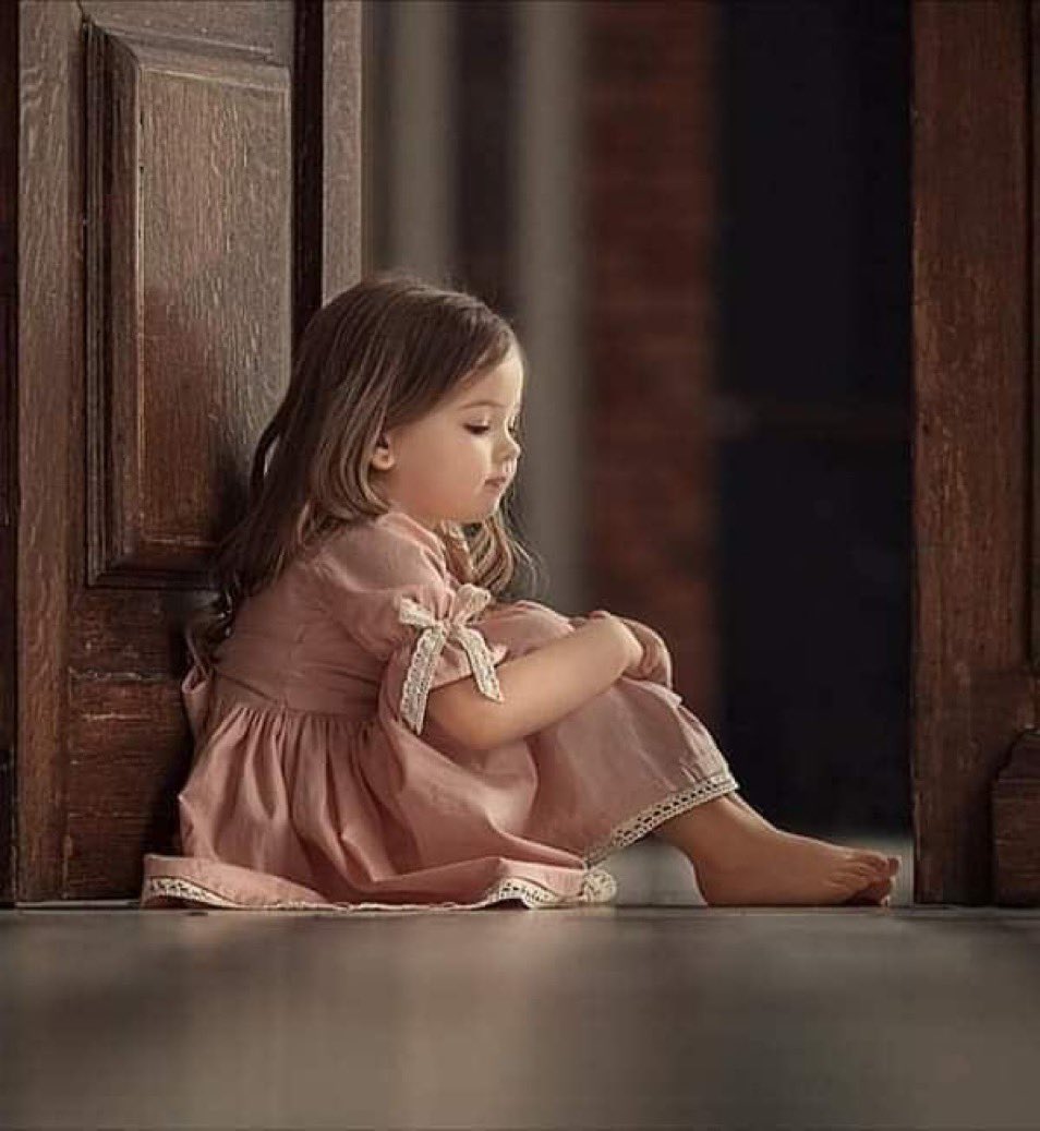 _fedh's tweet photo. بداخِلنا رغبة فِي الحَديثِ دُون وعي، ۈرغبة في البَوح دُون توقف، ۈ رغبة فِي الصمت إلى ما لا نهاية ..  
أليمَة هيَ الحيرَة في مشاعِرنا . https://t.co/bX9PjOQ8ds