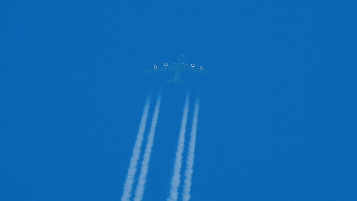 EHSBspotter's tweet photo. Interesting, it looks like United States Air Force KC-135R Stratotanker reg. πΊπΈ58-0100/#GOLD44 is dragging a refueling basket attached to her regular refueling boom. Returning from a refueling mission, presumably.
#NLspotπ³π± https://t.co/YlCej55HJa