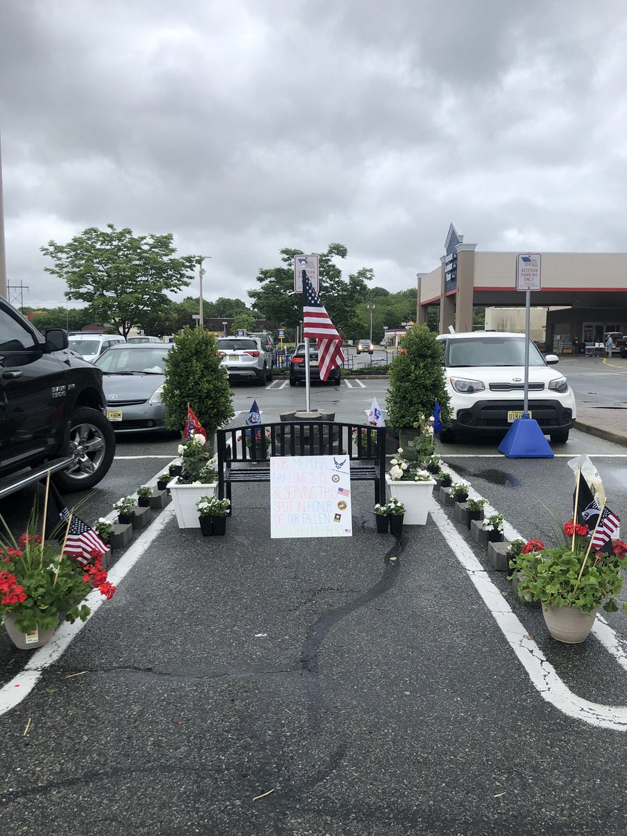 ashwee_urena's tweet photo. Lowe’s 1938 Honoring our fallen hero’s this Memorial Day! ❤️ Thank you for your service 🇺🇸 @LowesRegion7 @WileyLorena @UsowskiT @htown_lowes https://t.co/VfT70lK2Dn
