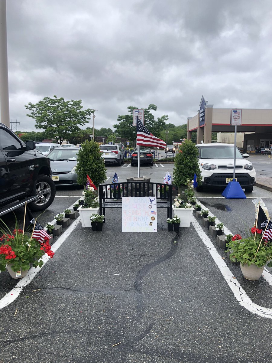 ashwee_urena's tweet photo. Lowe’s 1938 Honoring our fallen hero’s this Memorial Day! ❤️ Thank you for your service 🇺🇸 @LowesRegion7 @WileyLorena @UsowskiT @htown_lowes https://t.co/VfT70lK2Dn